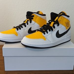 AUTHENTIC Air Jordan 1 Mid - Laser Orange UNISEX SHOE: M10/W11.5